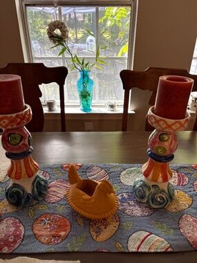 3-D acrylic hen on a nest